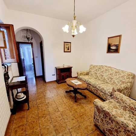 Appartamento-Castro Pretorio Rom Exteriör bild
